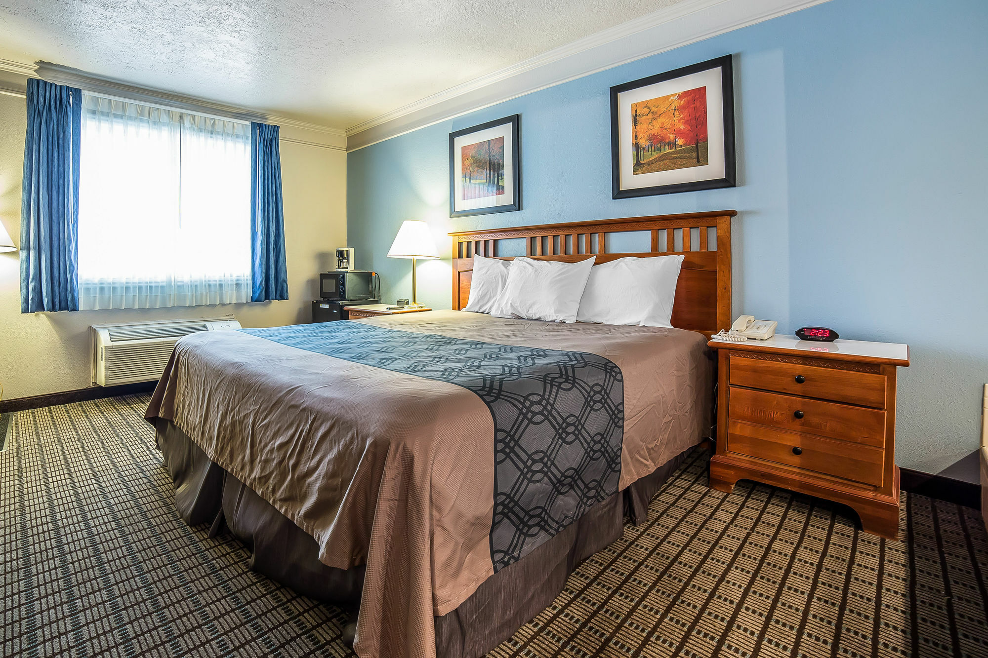 Econo Lodge Inn & Suites โลแกน ภายนอก รูปภาพ